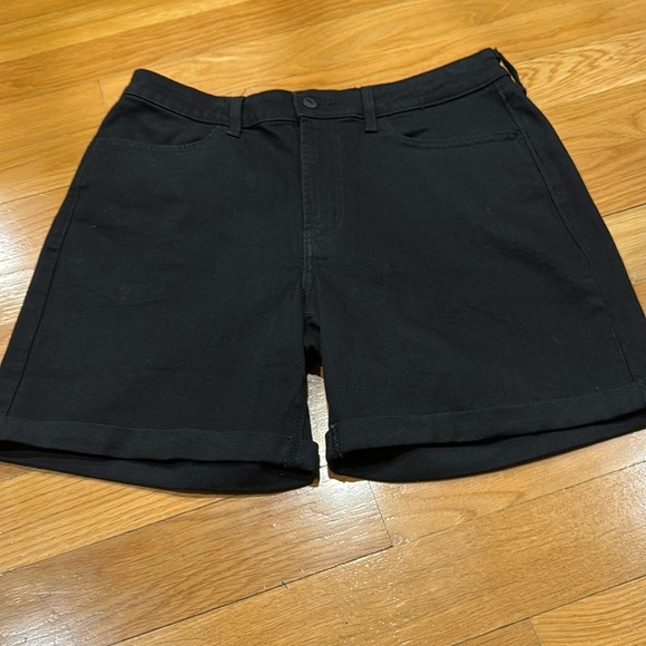 Old Navy women’s black high -rise wow Jean shorts size 12. - Picture 1 of 9